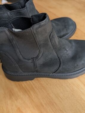 UGG Kid's Black Leather Chukka Boots